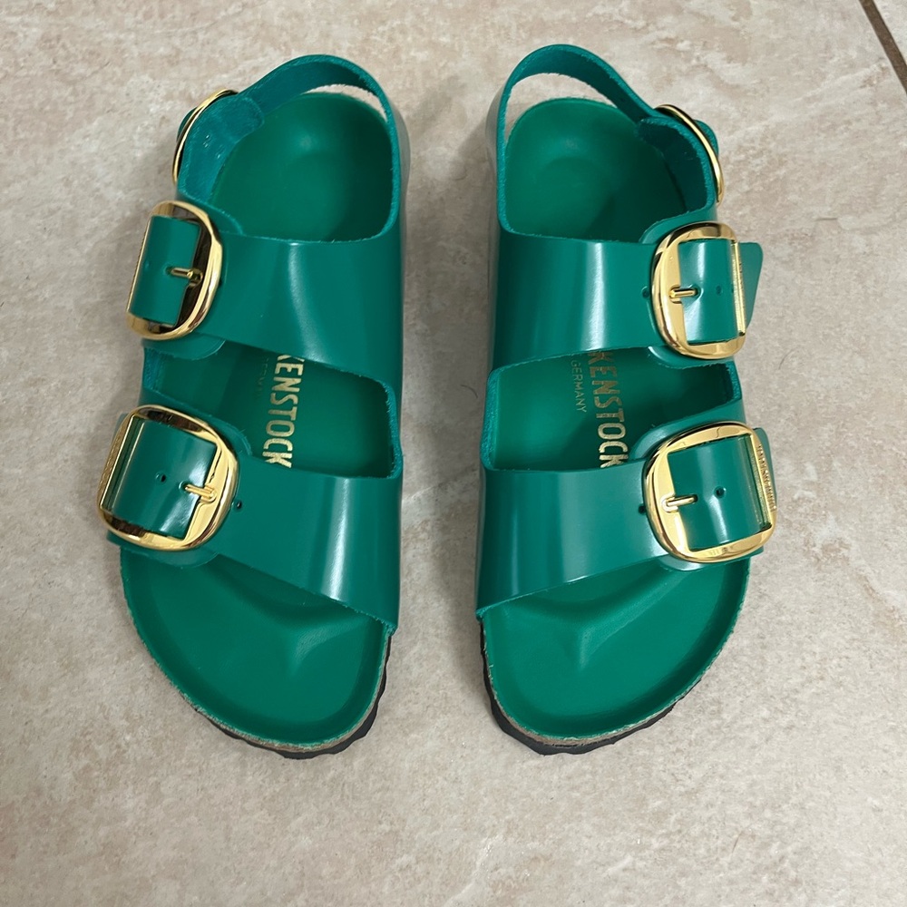 EUC Birkenstock Milano Big Buckle Natural Leather Patent- Green;  size 6